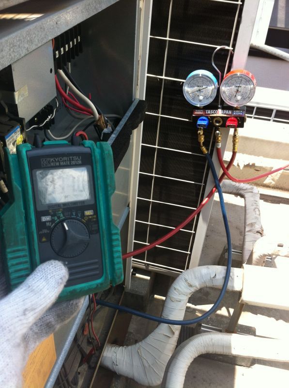 画像: ダイキン業務用エアコン RZYP140BA 空調機修理工事　大阪市中央区 日本橋　ネットカフェ